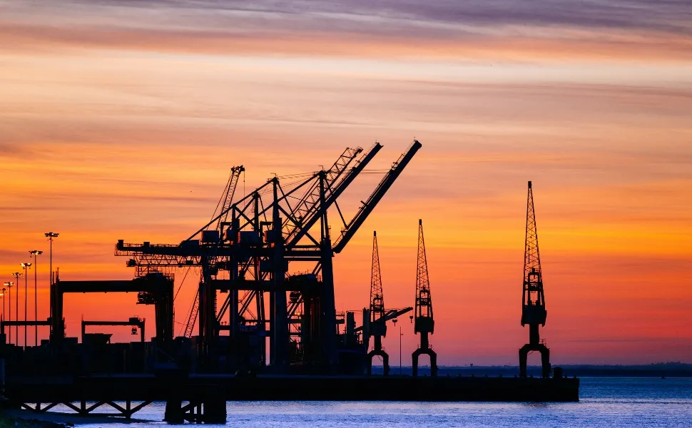 Vagas no petróleo no ES chamam atenção por salários que chegam a R$ 40 mil