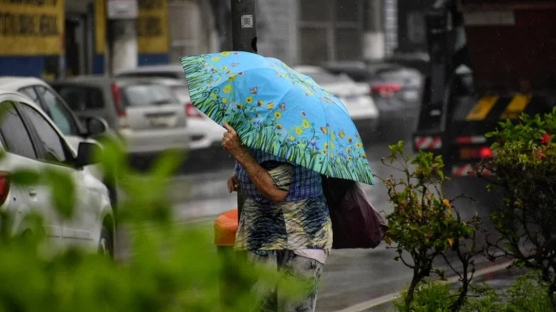 Chuvas intensas e ventos fortes colocam 42 cidades do ES em alerta