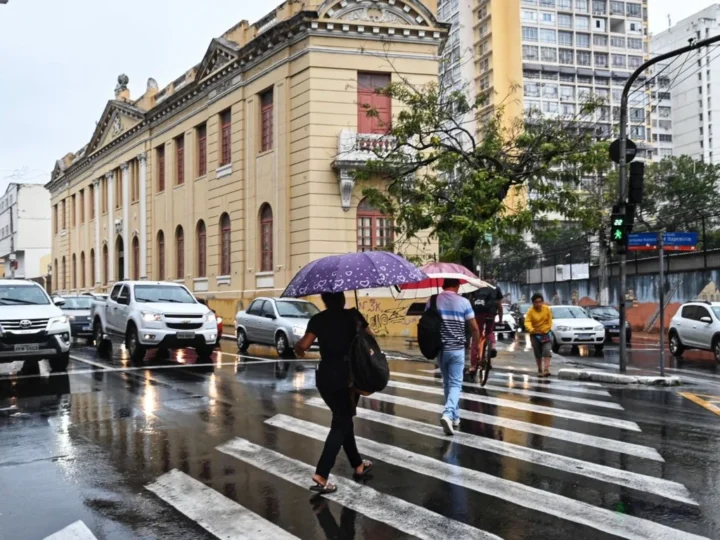 Inmet emite aviso de chuvas intensas para municípios do Norte capixaba