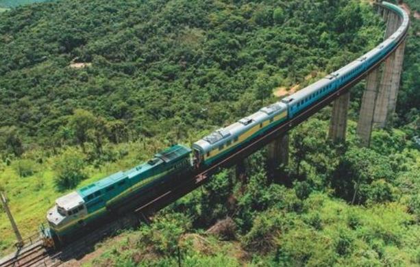 Trem de passageiros da Vale permanece com circulação suspensa nesta segunda-feira