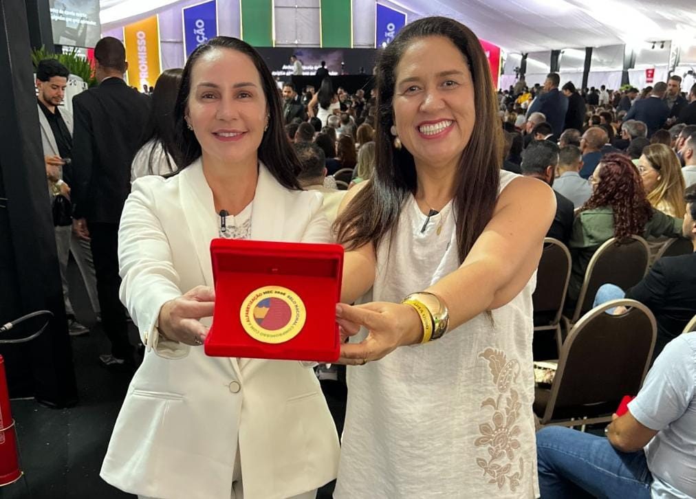 Pelo segundo ano seguido, Cariacica recebe Selo Ouro de alfabetização em Brasília