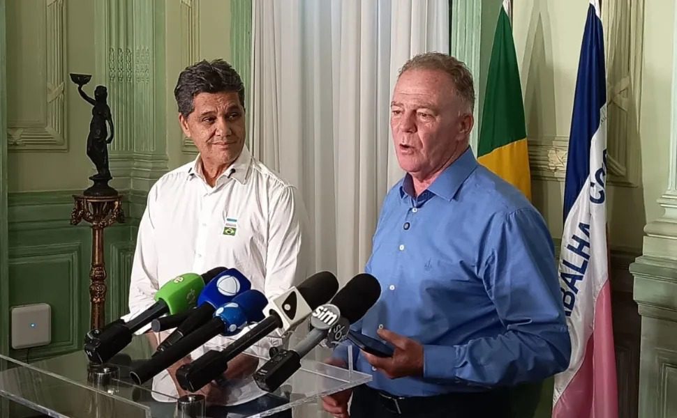 Casagrande anuncia saída do governo até abril e Ricardo assume o comando do Estado