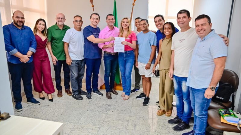 Transmissão de cargo é oficializada em Vitória