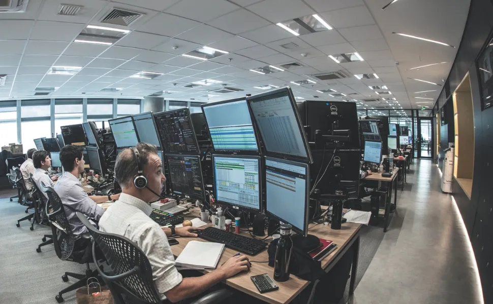 Falta de mão de obra leva empresas a oferecerem cursos gratuitos de capacitação profissional