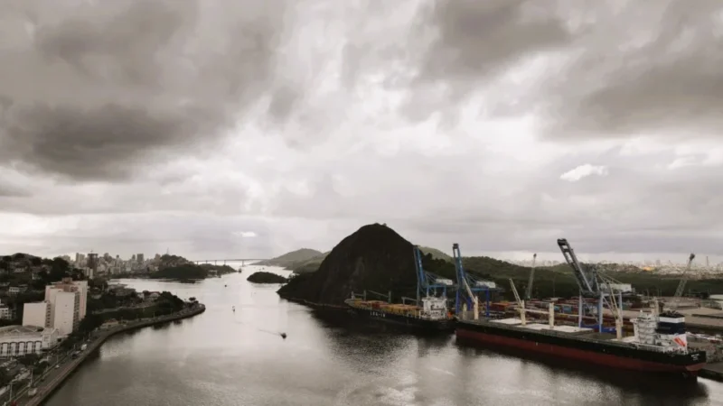 Ciclone e frente fria provocam chuva e ressaca no Brasil; veja previsão para o ES