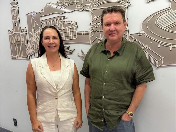 Durante férias, Euclério Sampaio transfere cargo à vice-prefeita