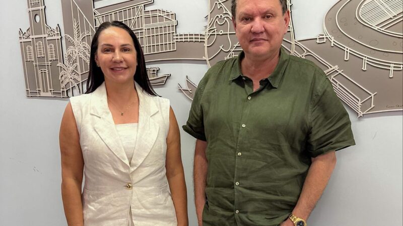 Durante férias, Euclério Sampaio transfere cargo à vice-prefeita