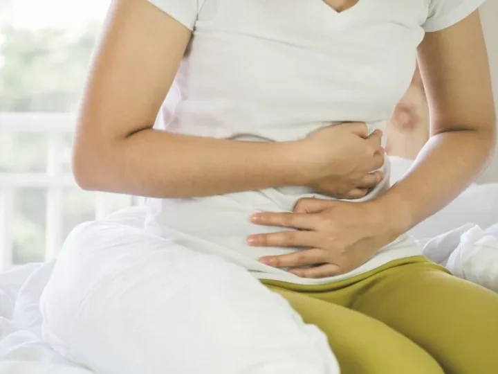 Dor abdominal e diarreia estão entre os sinais de alerta para doenças intestinais
