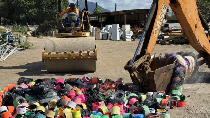 Cariacica realiza destruição de linhas chilenas recolhidas em fábrica ilegal