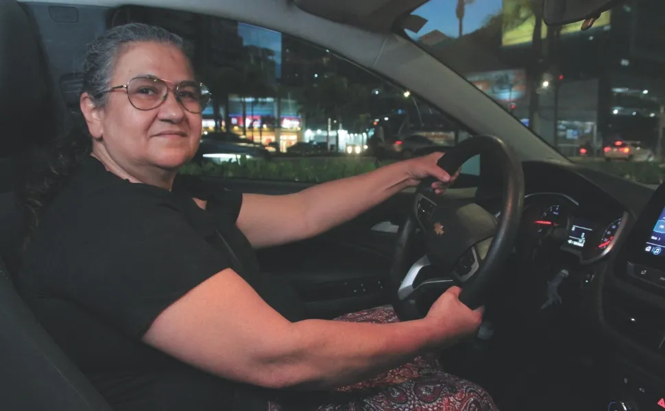 Aos 56 anos, capixaba realiza sonho da CNH e reforça aumento na busca pela habilitação