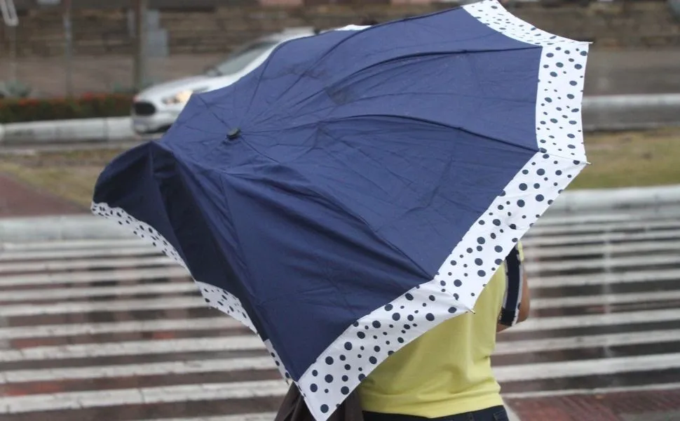 Espírito Santo inicia a semana sob alerta de tempestade