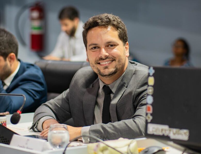 O que explica o crescimento do nome de Camillo Neves nas articulações para 2026?