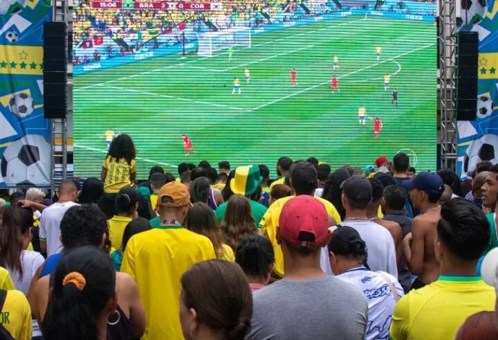 Jogo do Brasil na Copa altera horários de serviços, comércio e órgãos públicos no ES