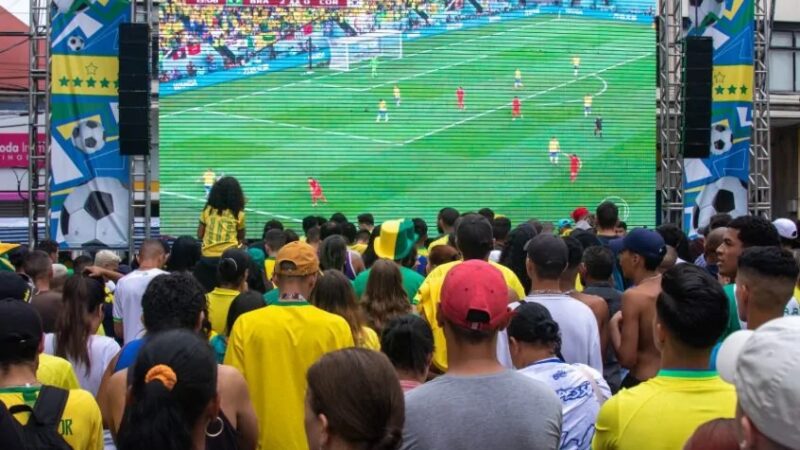 Jogo do Brasil na Copa altera horários de serviços, comércio e órgãos públicos no ES