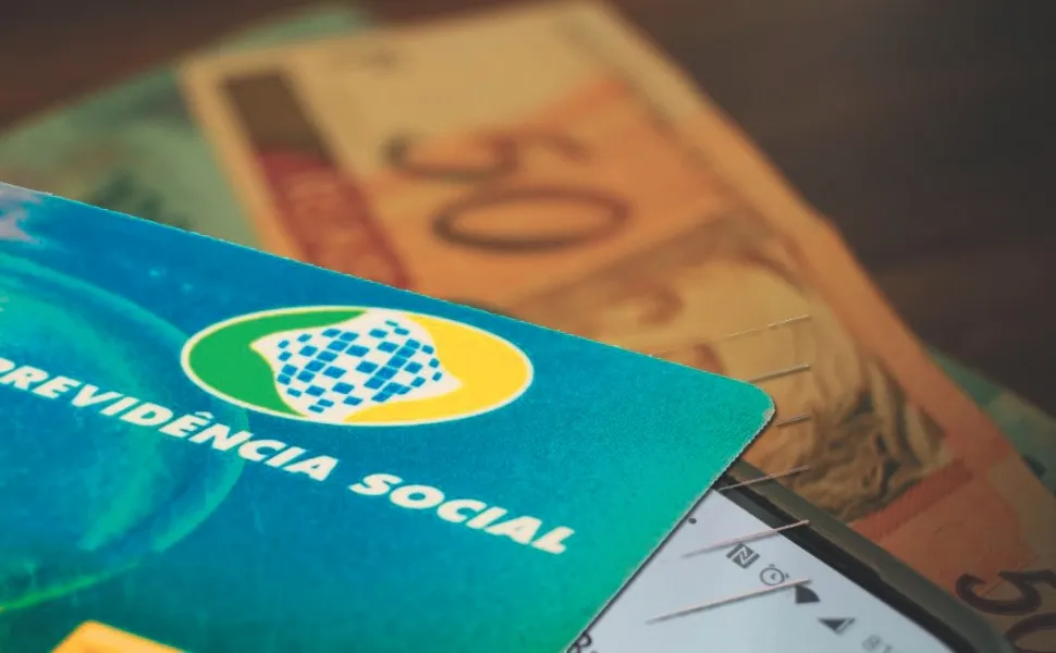 Governo estuda nova regra para reduzir juros do consignado de aposentados do INSS