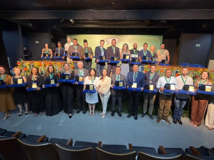 CARIACICA CELEBRA 136 ANOS COM ENTREGA DA COMENDA SÃO JOÃO BATISTA A 33 PERSONALIDADES