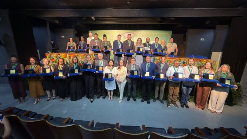 CARIACICA CELEBRA 136 ANOS COM ENTREGA DA COMENDA SÃO JOÃO BATISTA A 33 PERSONALIDADES