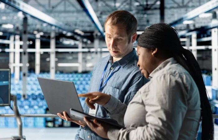 Empresas apostam em tecnologia para enfrentar os impactos do fim da escala 6×1