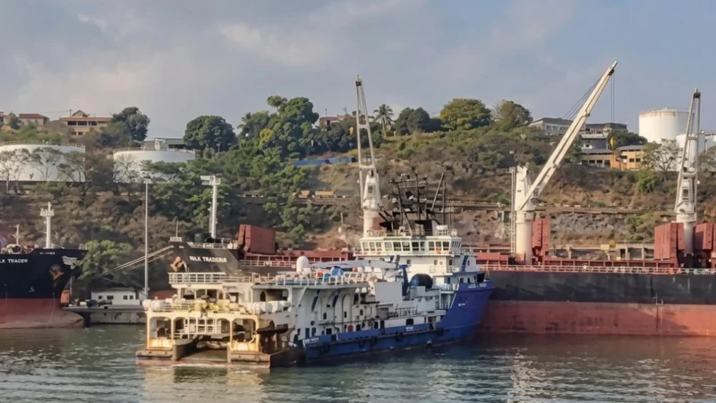 Pane em navio offshore provoca colisão entre embarcações no Porto de Vitória