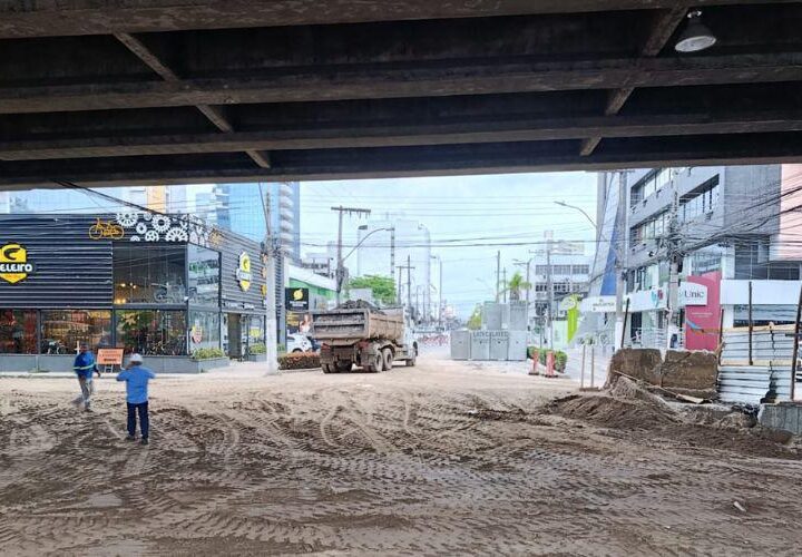 Avenida Champagnat deve ser liberada até domingo após obras de macrodrenagem