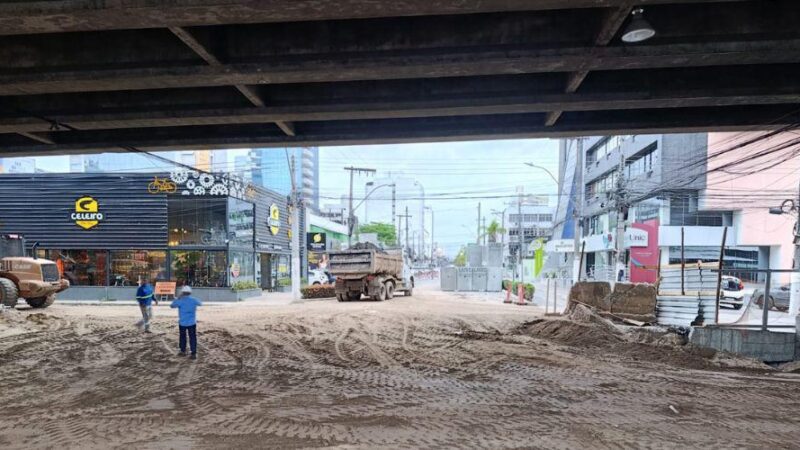 Avenida Champagnat deve ser liberada até domingo após obras de macrodrenagem