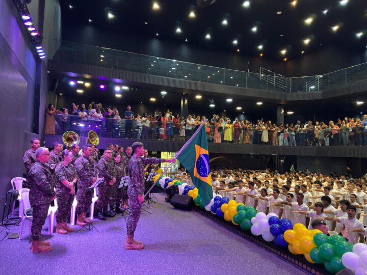 Cerca de 1,5 mil jovens de Cariacica participam de Juramento à Bandeira em setembro