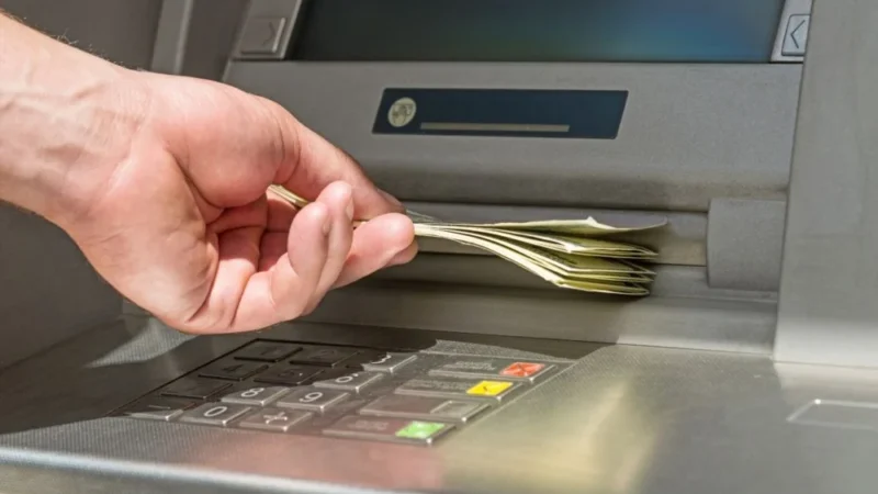 Greve paralisa bancários da Caixa e do Banco do Brasil; veja quais serviços continuam funcionando