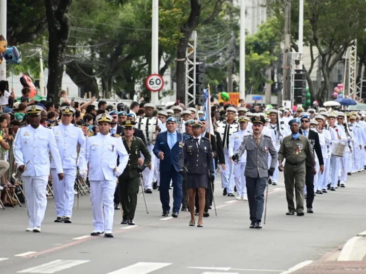 Desfile de 7 de Setembro reúne 5 mil participantes na Avenida Beira-Mar, em Vitória