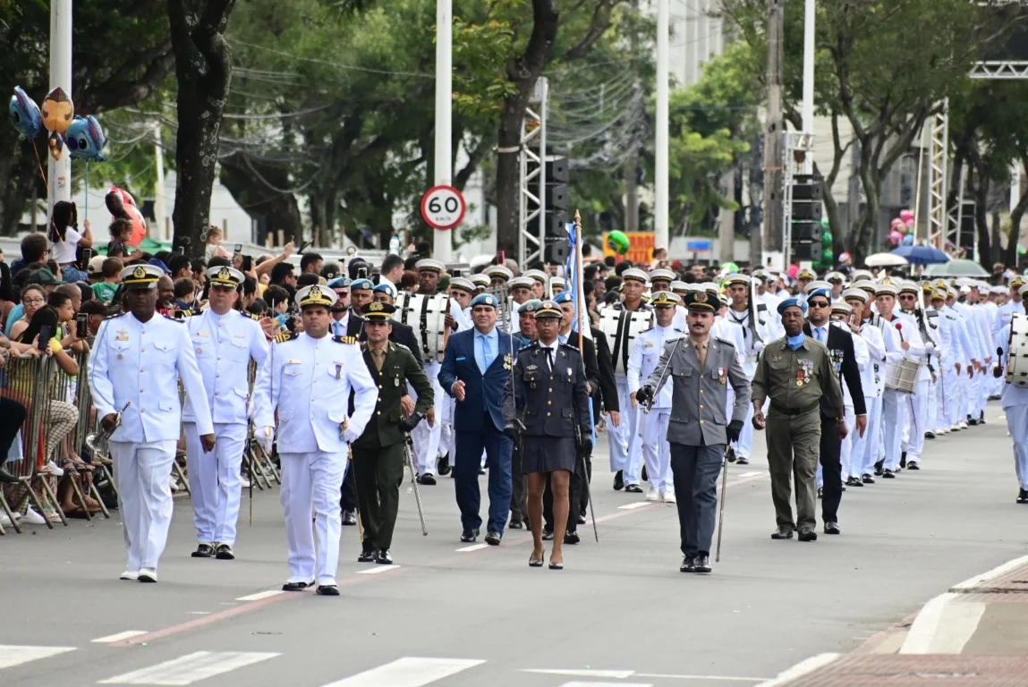 Desfile de 7 de Setembro reúne 5 mil participantes na Avenida Beira-Mar, em Vitória