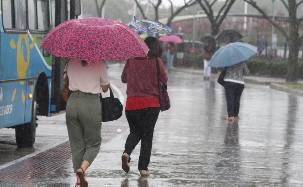 Frente fria muda o tempo no Espírito Santo e leva chuva a todas as regiões no domingo