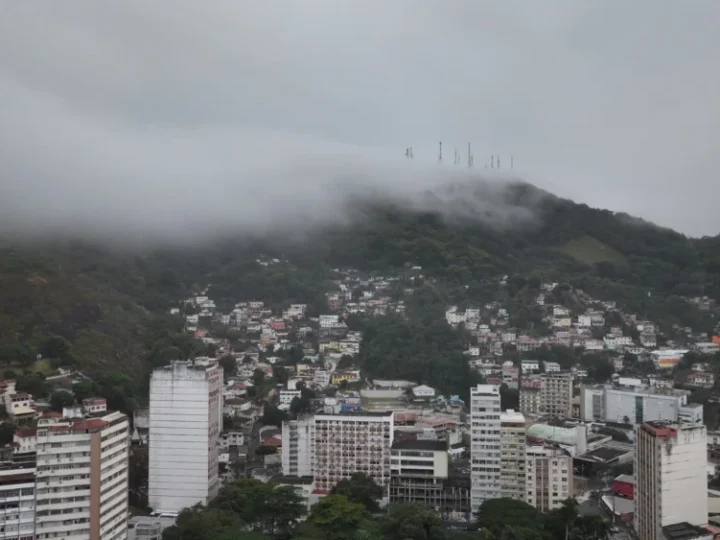 Inmet mantém alerta de chuva intensa para 44 cidades do Espírito Santo