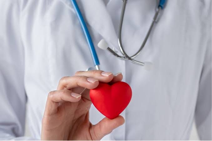 Parecem inofensivos, mas não são: cardiologista aponta cinco hábitos que aceleram o envelhecimento do coração