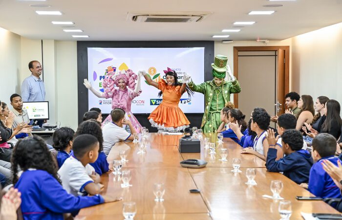 Vitória leva educação financeira a 400 alunos de 12 escolas municipais