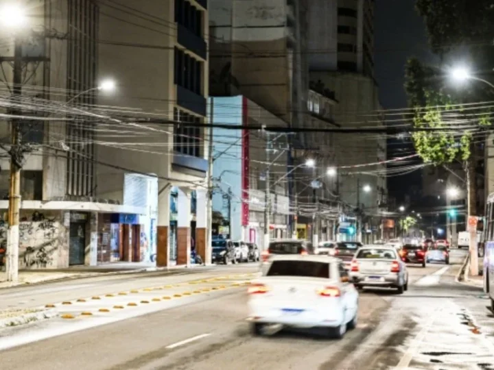 Vitória suspende estacionamento na Avenida Princesa Isabel durante obras da Beira-Mar