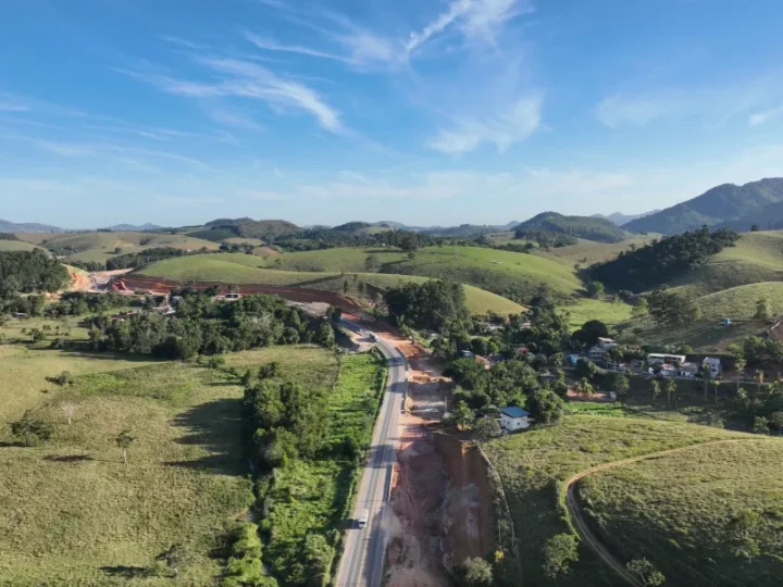 BR-101 terá interdição total em Rio Novo do Sul para desmonte de rochas nesta quarta-feira
