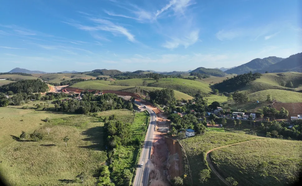 BR-101 terá interdição total em Rio Novo do Sul para desmonte de rochas nesta quarta-feira