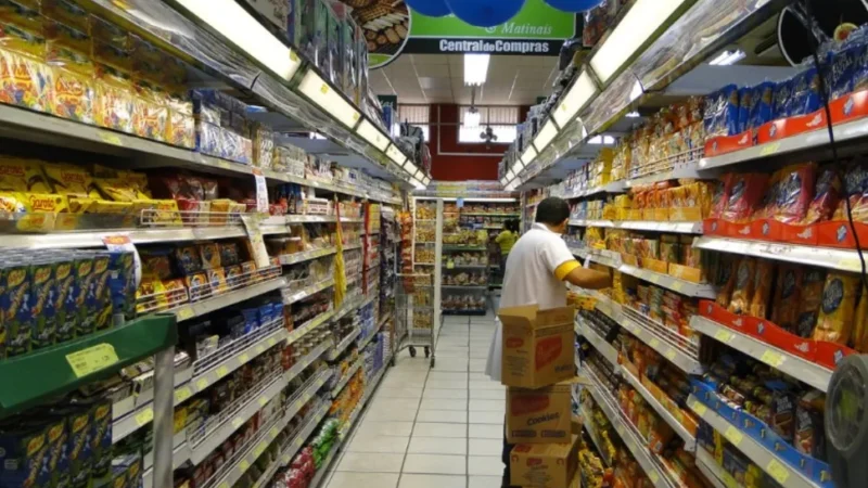 Supermercados do ES vão continuar fechados aos domingos, com exceção no verão