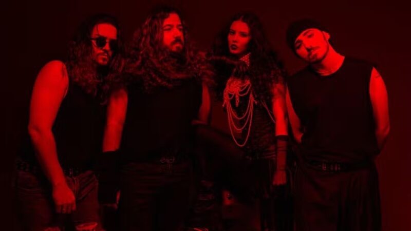 Banda do ES é “adotada” por fãs do BTS, viraliza e esgota show em São Paulo