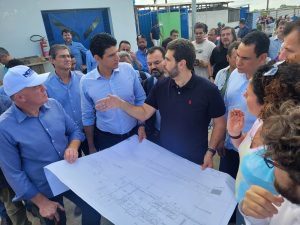 Governador, prefeito e ministro da Infraestrutura dividem o mesmo palanque em Linhares