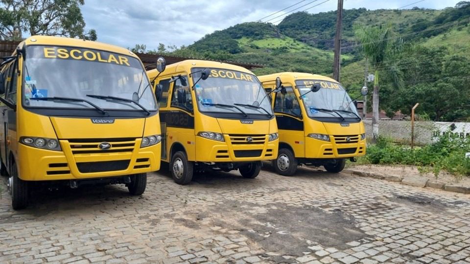 Ao município de Mimoso do Sul são entregues veículos escolares pela Sedu
