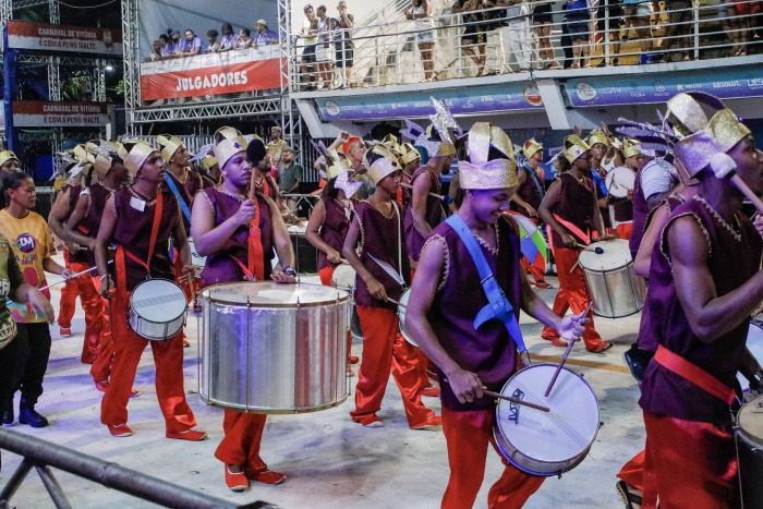 Carnaval 2023: escolas do Grupo B encerram desfiles com emoção e criatividade