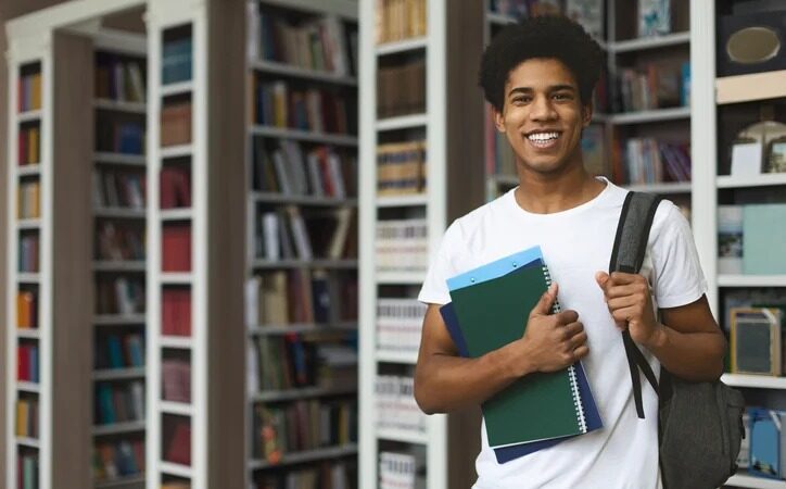 Inscrições para bolsas em faculdades do ES terminam nesta terça (14)