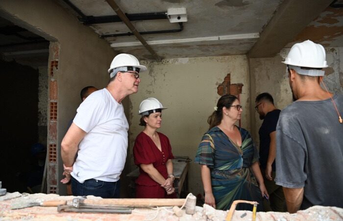 Prefeito visita reforma de casa para acolhimento de crianças em bairro de Lourdes