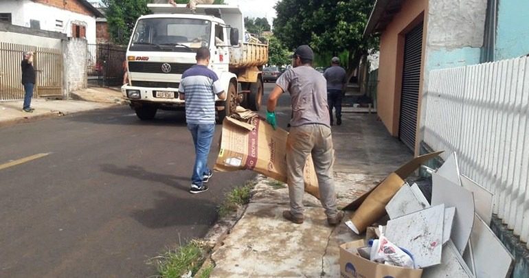 Mutirão contra a dengue visita 2 mil casas e retira toneladas de lixo em Vila Velha