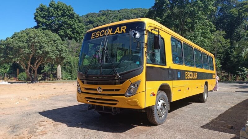 Ônibus escolares comprados pela Sedu são entregues em Domingos Martins