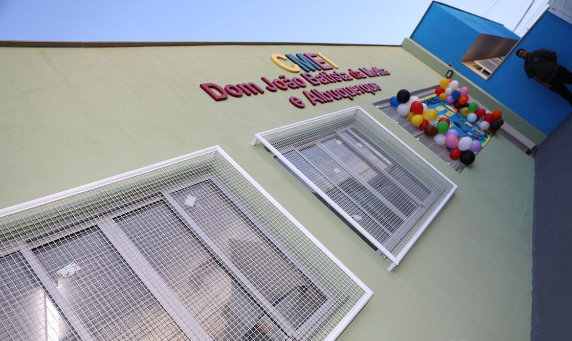 Prefeito Euclério Sampaio entrega obras de escola para 200 estudantes da educação infantil em Cariacica