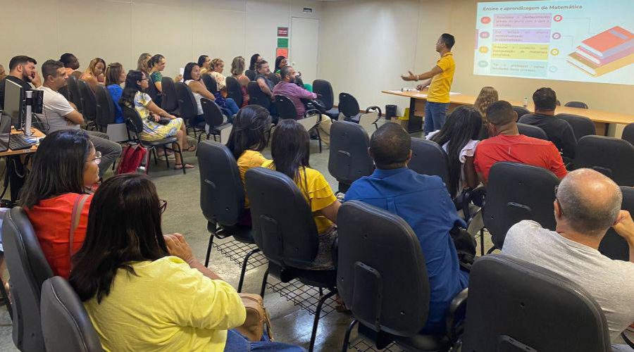 Projeto Alfabetiza Vila Velha realiza formação para mais de 1.100 professores