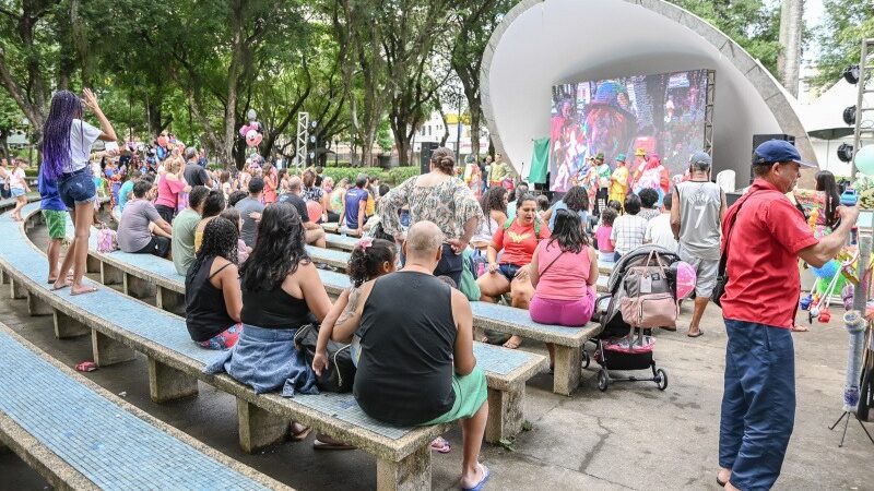 Aniversário: Parque Moscoso se transforma em local de seresta e reúne famílias