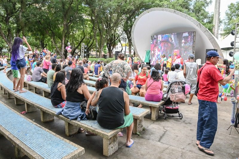 Aniversário: Parque Moscoso se transforma em local de seresta e reúne famílias