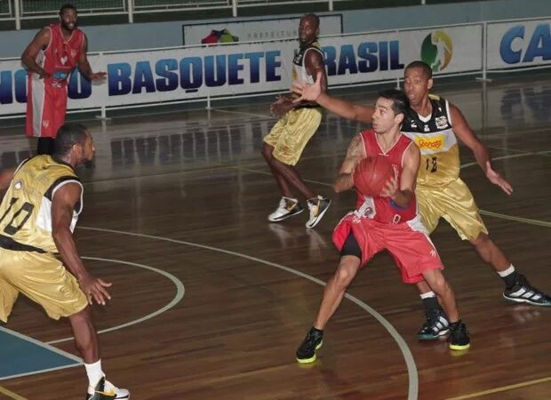 Times de todo o país participam de campeonato de basquete em Vila Velha